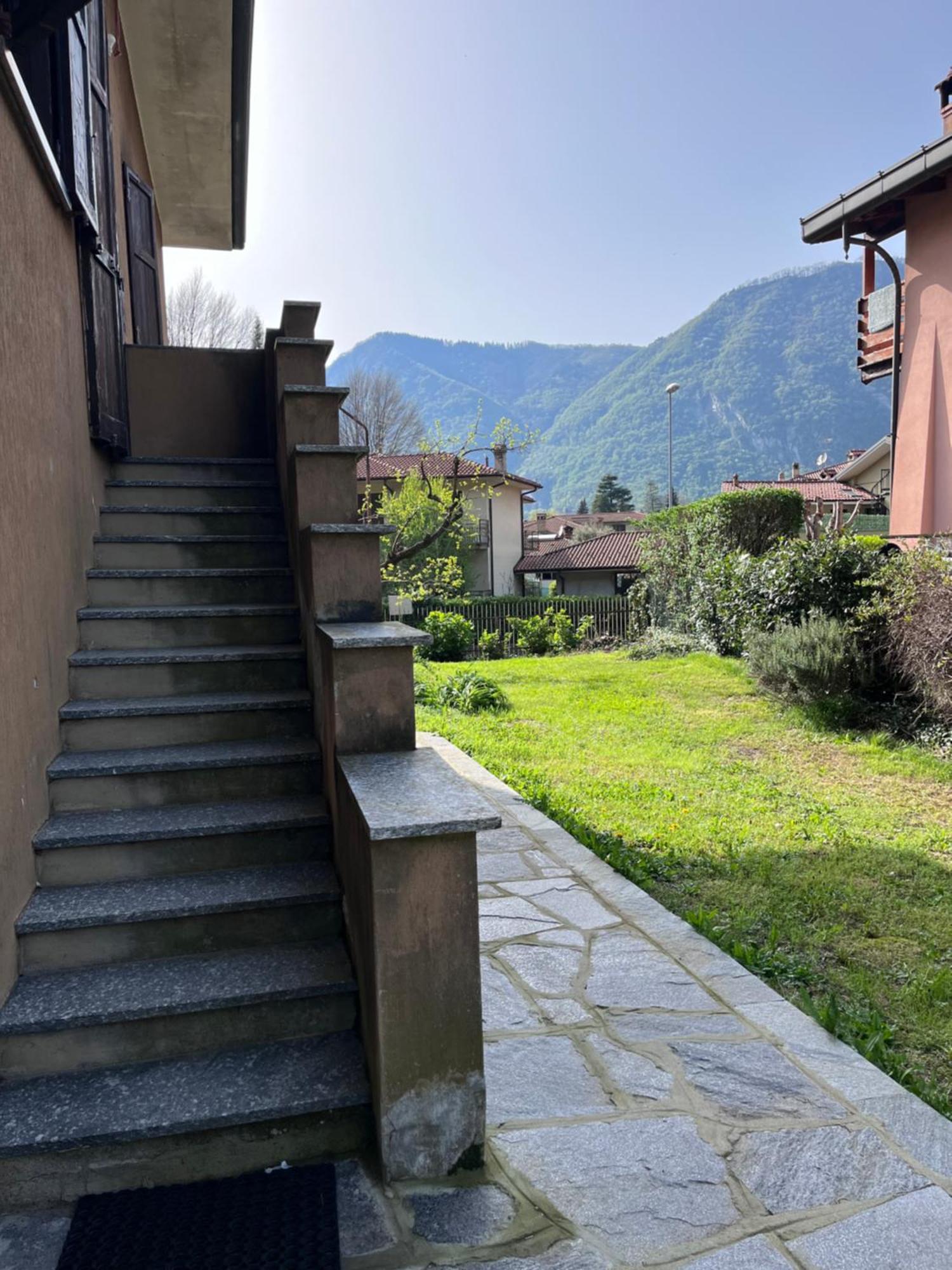 A Due Passi Dal Lago Canzo Екстер'єр фото